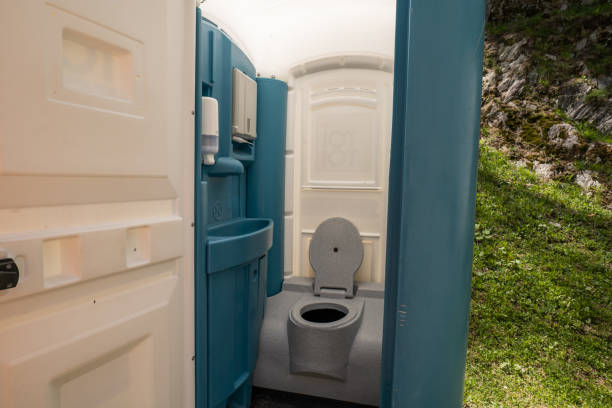 Porta potty delivery and setup in Freeport, PA